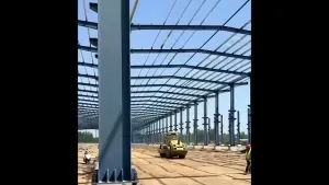 موقع إنشاء لتركيب الهيكل الفولاذي